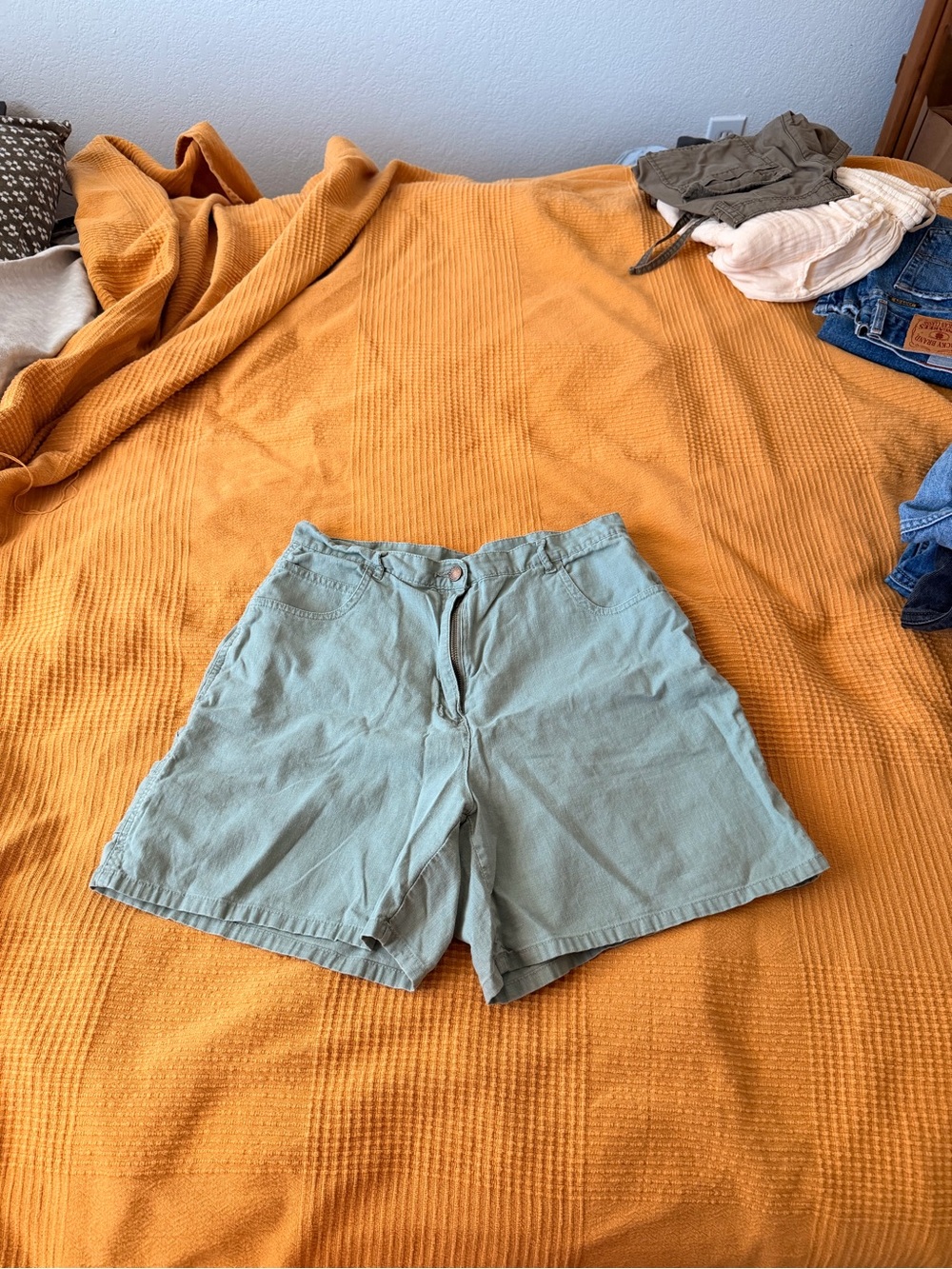 bill blass High-Waist Women's Shorts in Sage Green